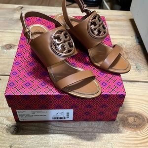 New in box Tory Burch sz 7 Metal Miller Wedge Leather Sandals